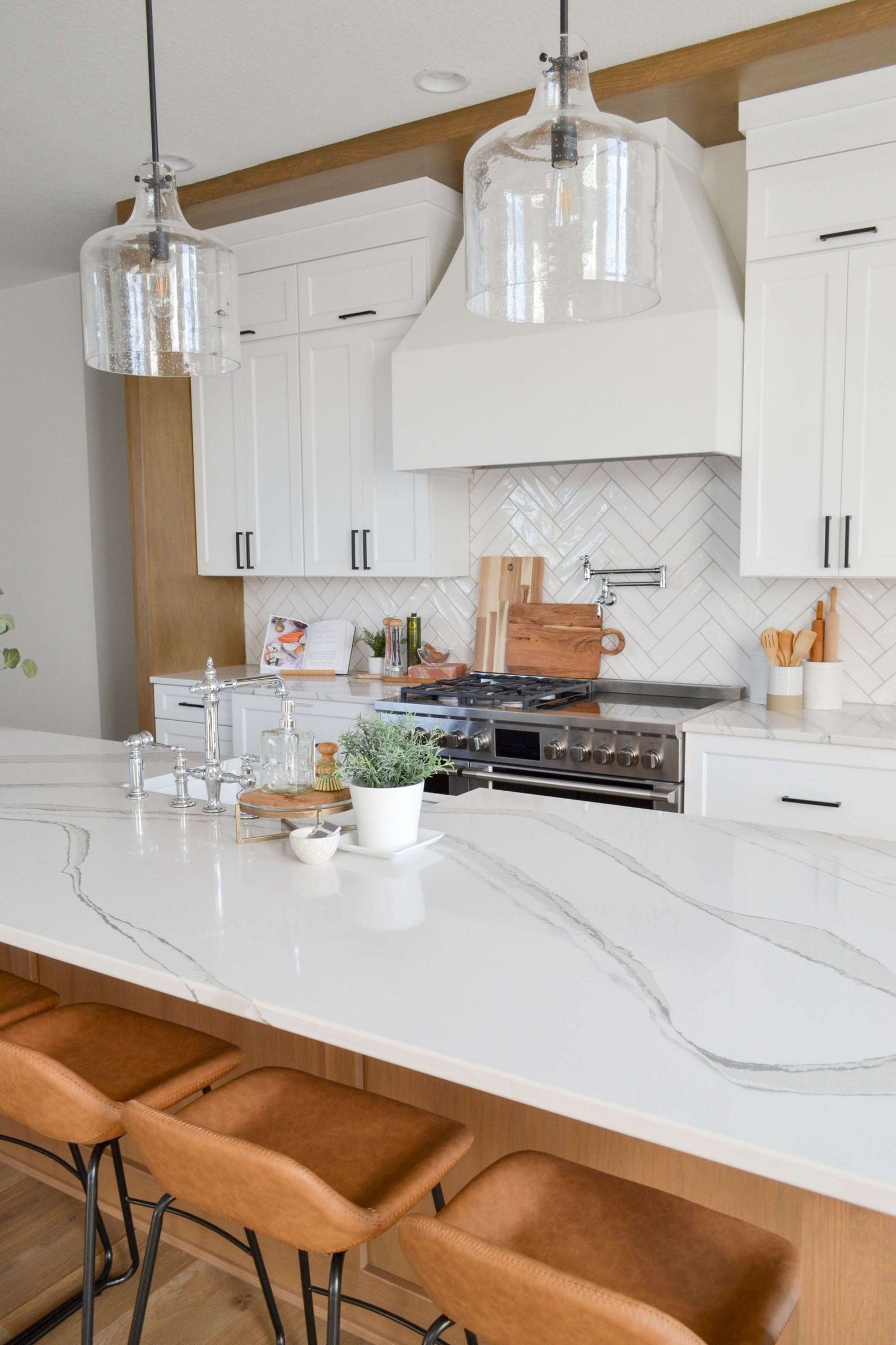 white kitchen with calacatta quartz